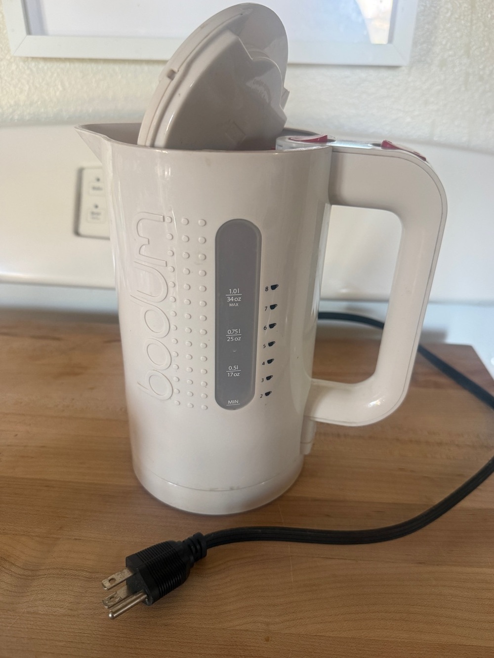 Williams Sonoma Bodum Electric Kettle in Off-White and Gray 34oz